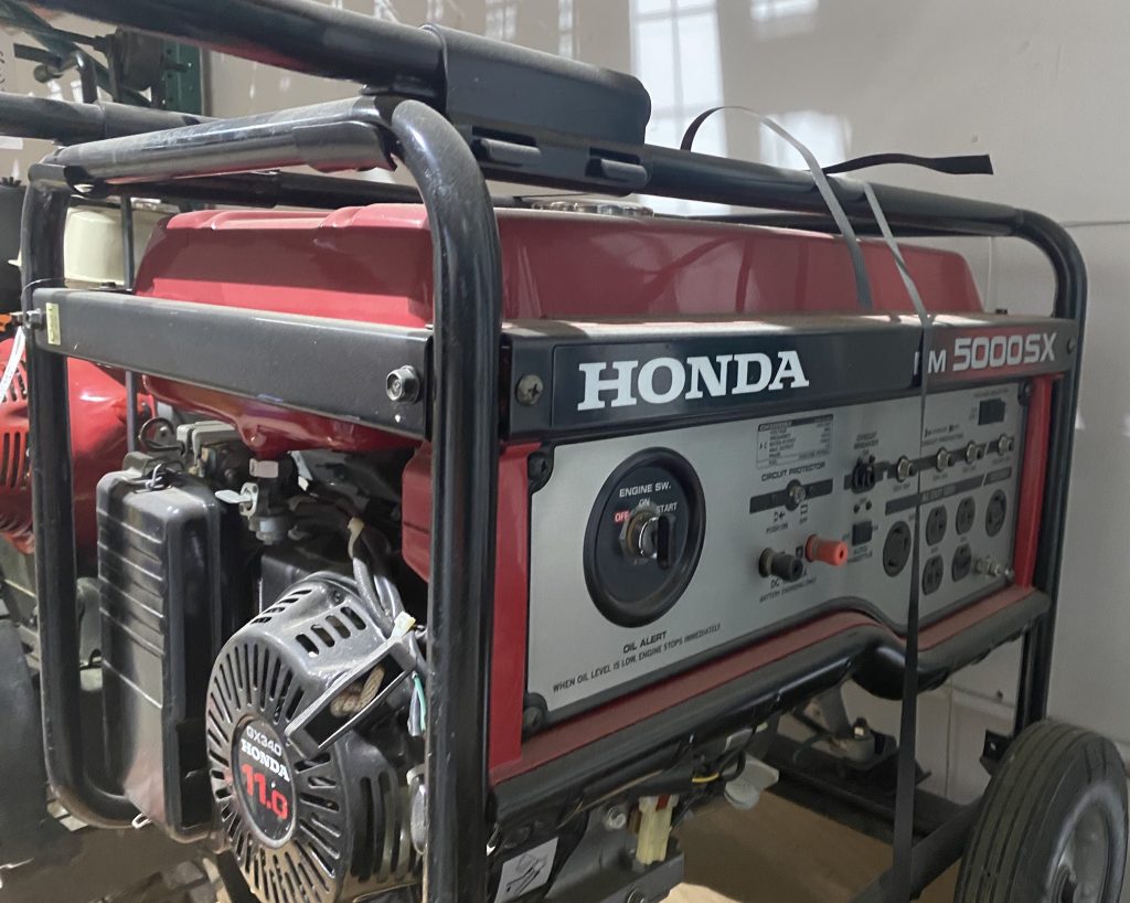 Honda EM5000SX Gas Powered Portable Generator Electric Start Advanced