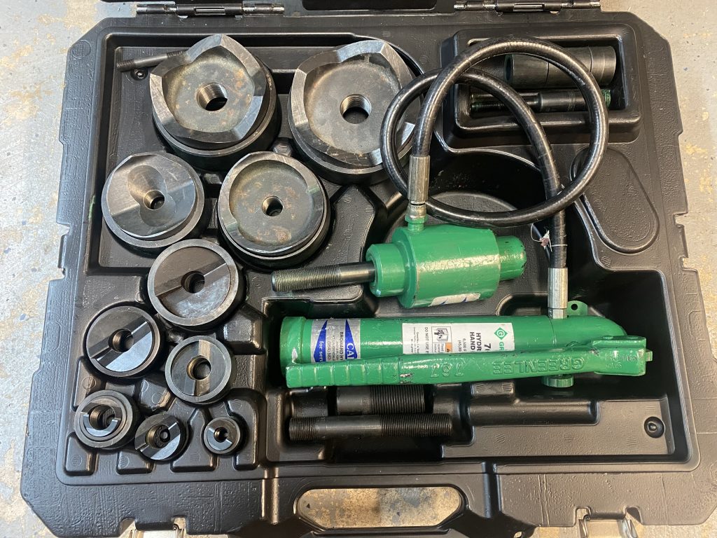 Greenlee 767 Hydraulic Hand Pump Knockout Die Punch Conduit Set with