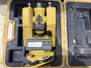 Topcon DT-207 Optical Digital Theodolite w/ Carrying Case DT-200